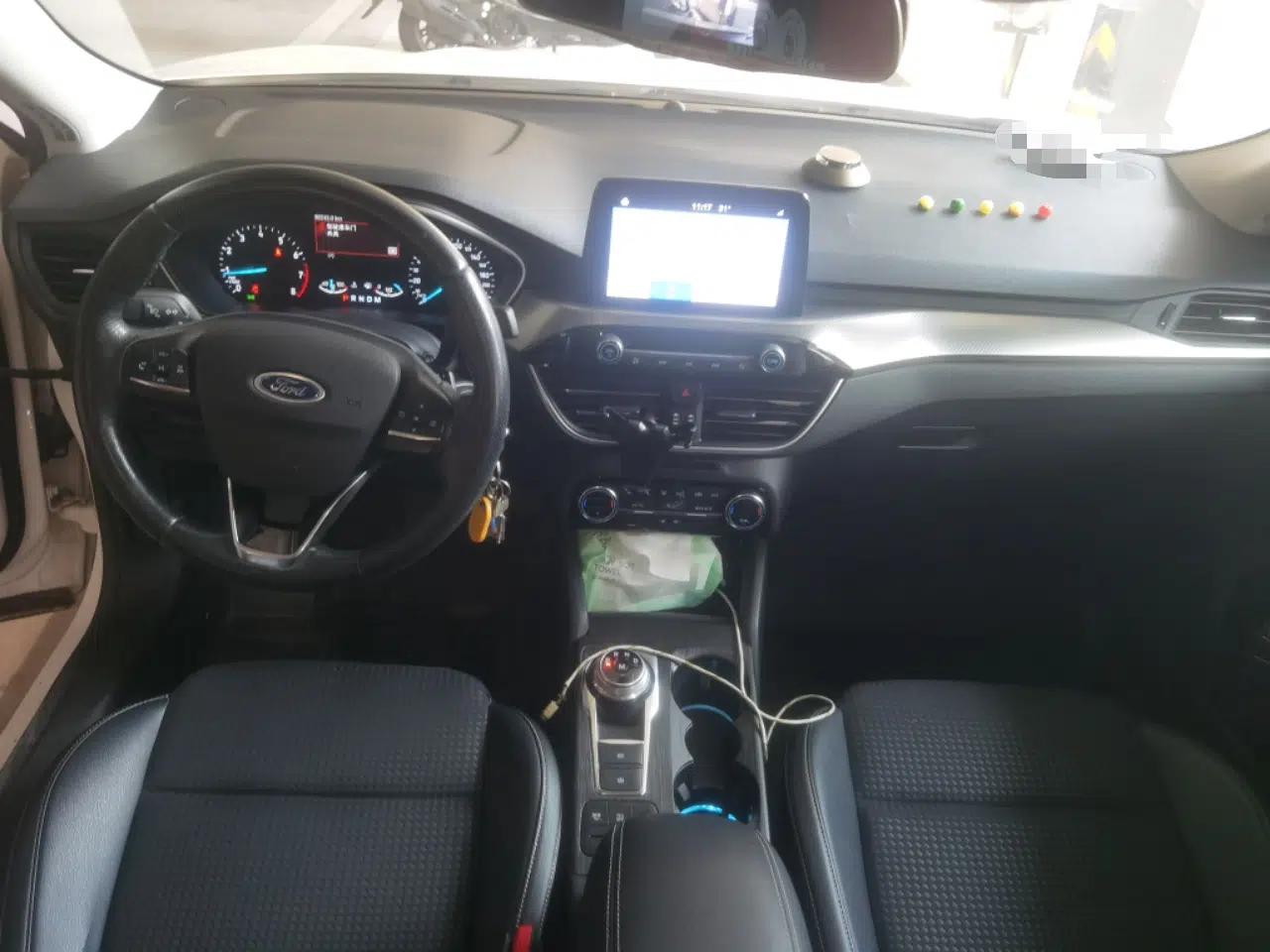 Ford Focus 2019 Sedan EcoBoost 180 Automatic Trend Edition — миниатюра 9