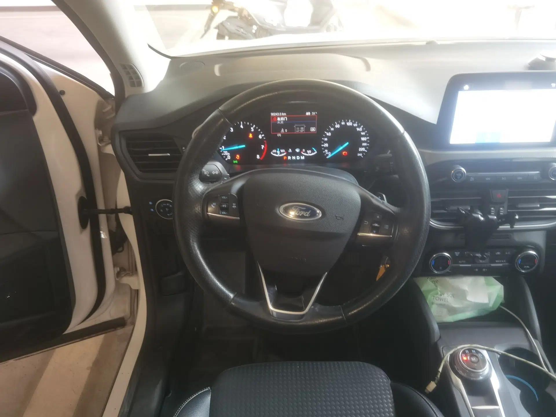 Ford Focus 2019 Sedan EcoBoost 180 Automatic Trend Edition — миниатюра 10