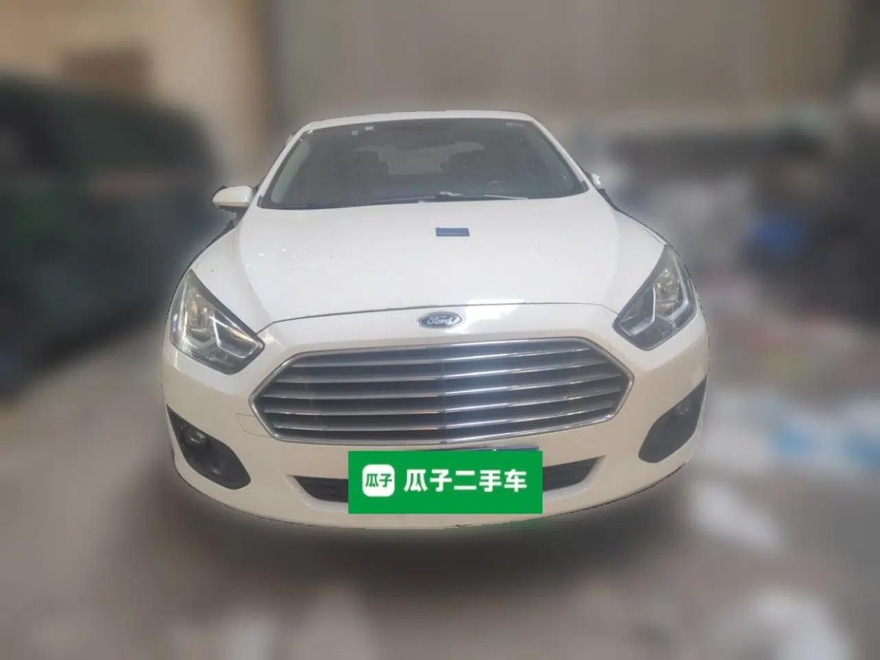 Ford Escort 2017 Happy Edition 1.5L Manual Fashion Model — миниатюра 2