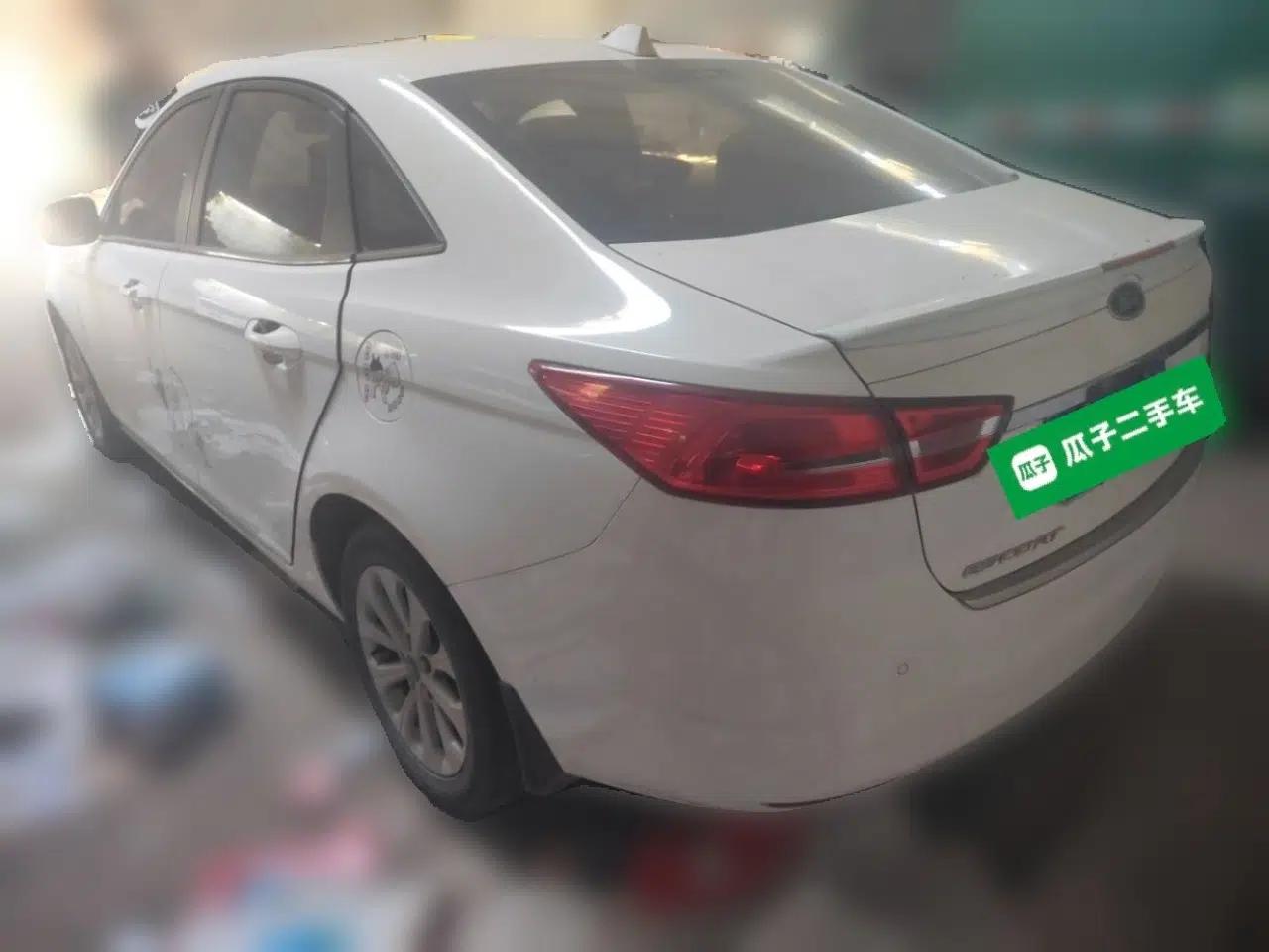 Ford Escort 2017 Happy Edition 1.5L Manual Fashion Model — миниатюра 4