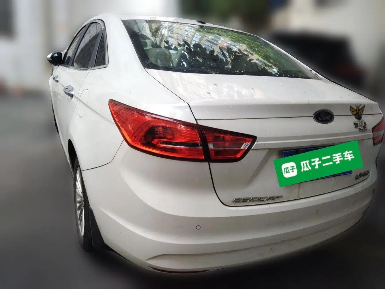 Ford Escort 2015 1.5L Automatic Comfort Edition — миниатюра 4