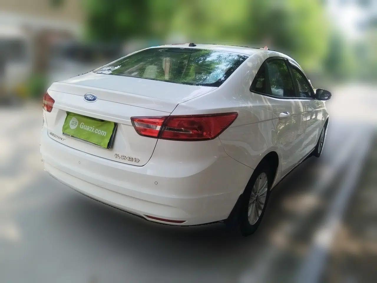 Ford Escort 2017 Revised Version 1.5L Manual Comfort Edition — миниатюра 6