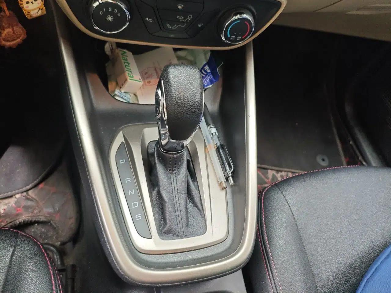 Ford Escort 2017 1.5L Automatic Comfort Model — миниатюра 14