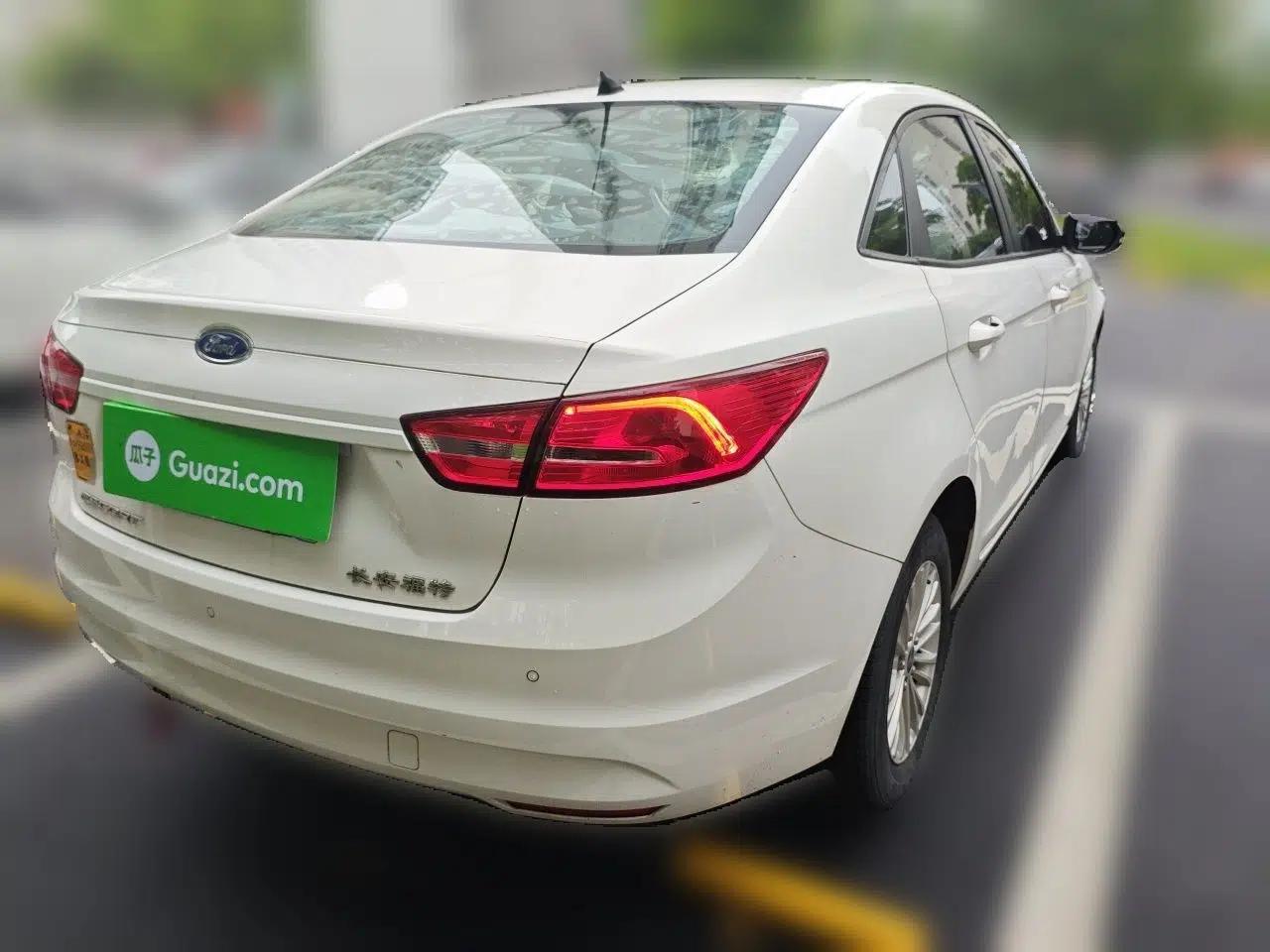 Ford Escort 2017 1.5L Automatic Comfort Model — миниатюра 6