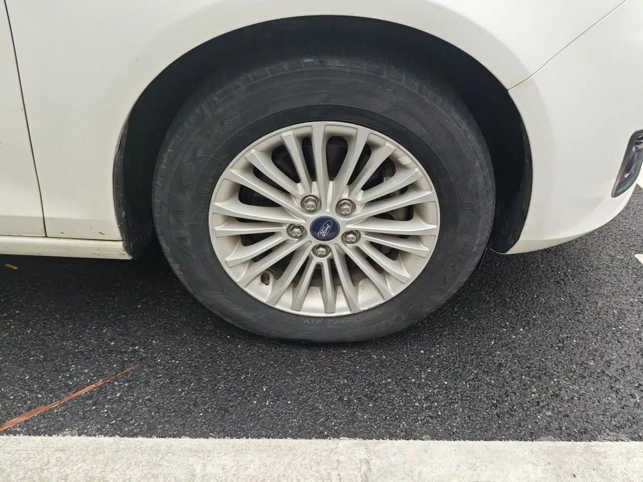 Ford Escort 2017 1.5L Automatic Comfort Model — миниатюра 8