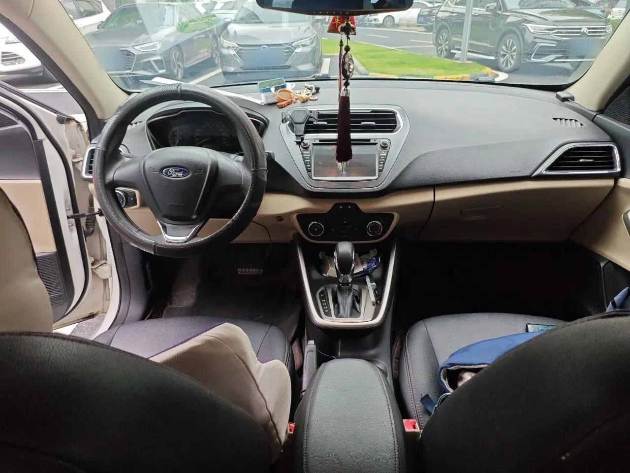 Ford Escort 2017 1.5L Automatic Comfort Model — миниатюра 9