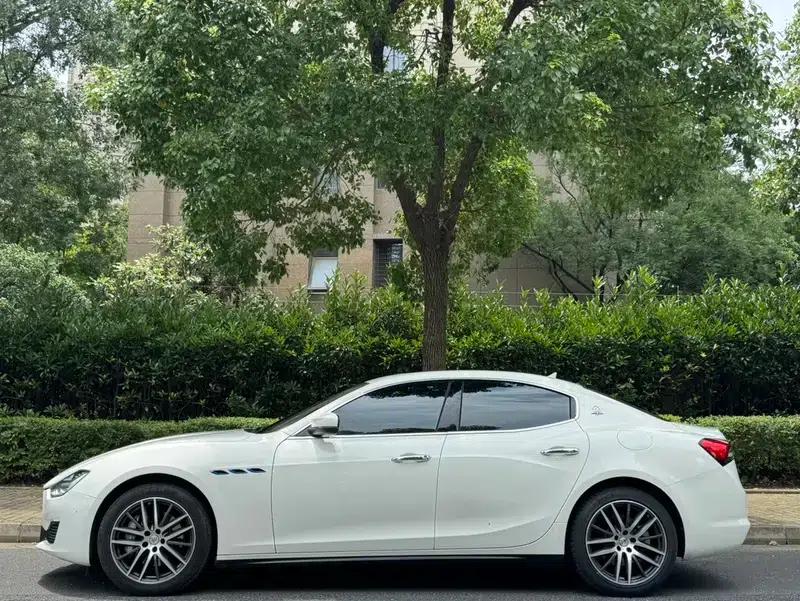2021 Ghibli 2.0T Edge Edition — миниатюра 3