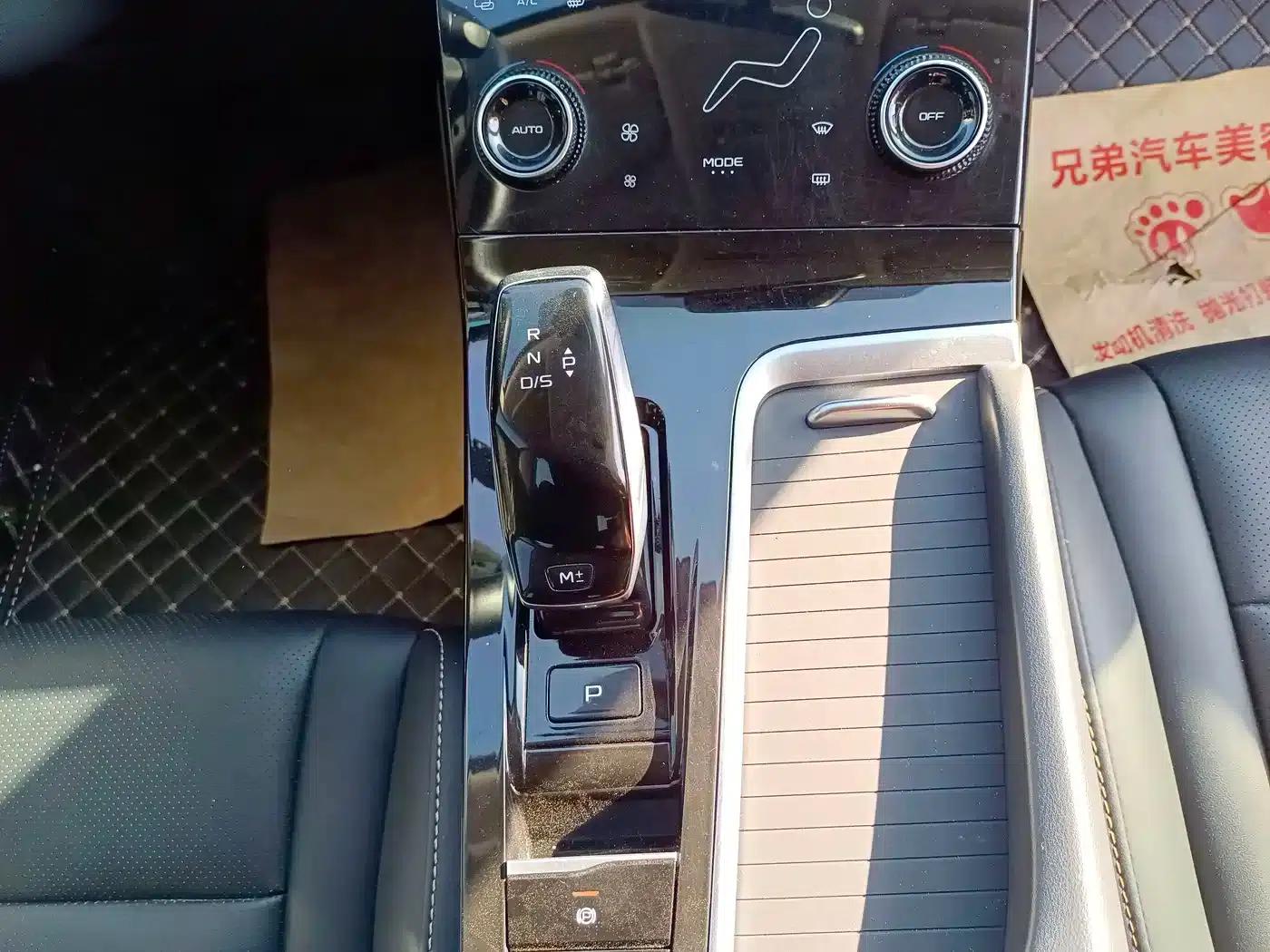 Bestune B70 2023 Third Generation 1.5T Automatic Enjoyment Edition 70th Anniversary Edition — миниатюра 11