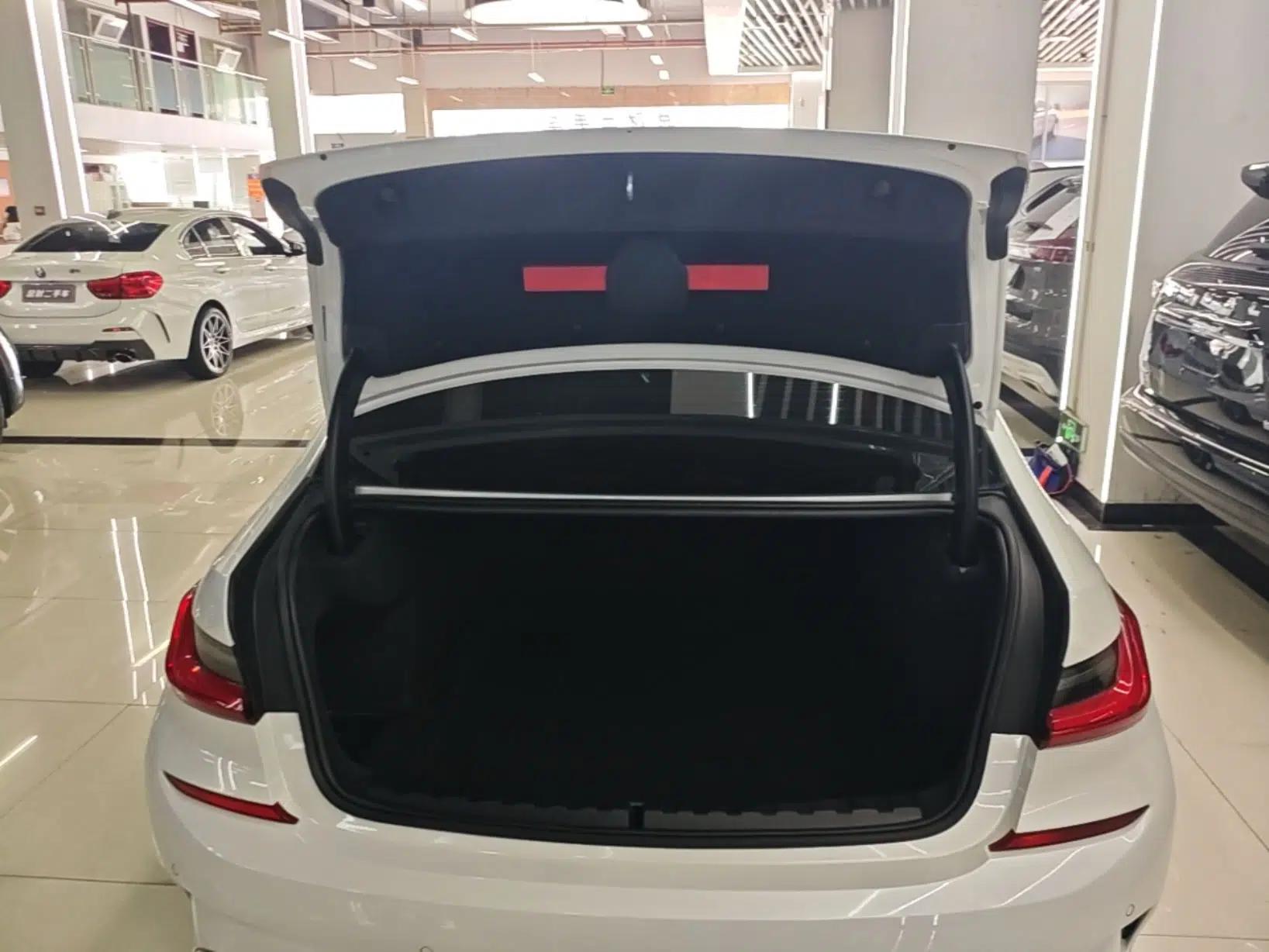 BMW 3 Series 2021 Facelifted 320Li M Sport Package — миниатюра 27