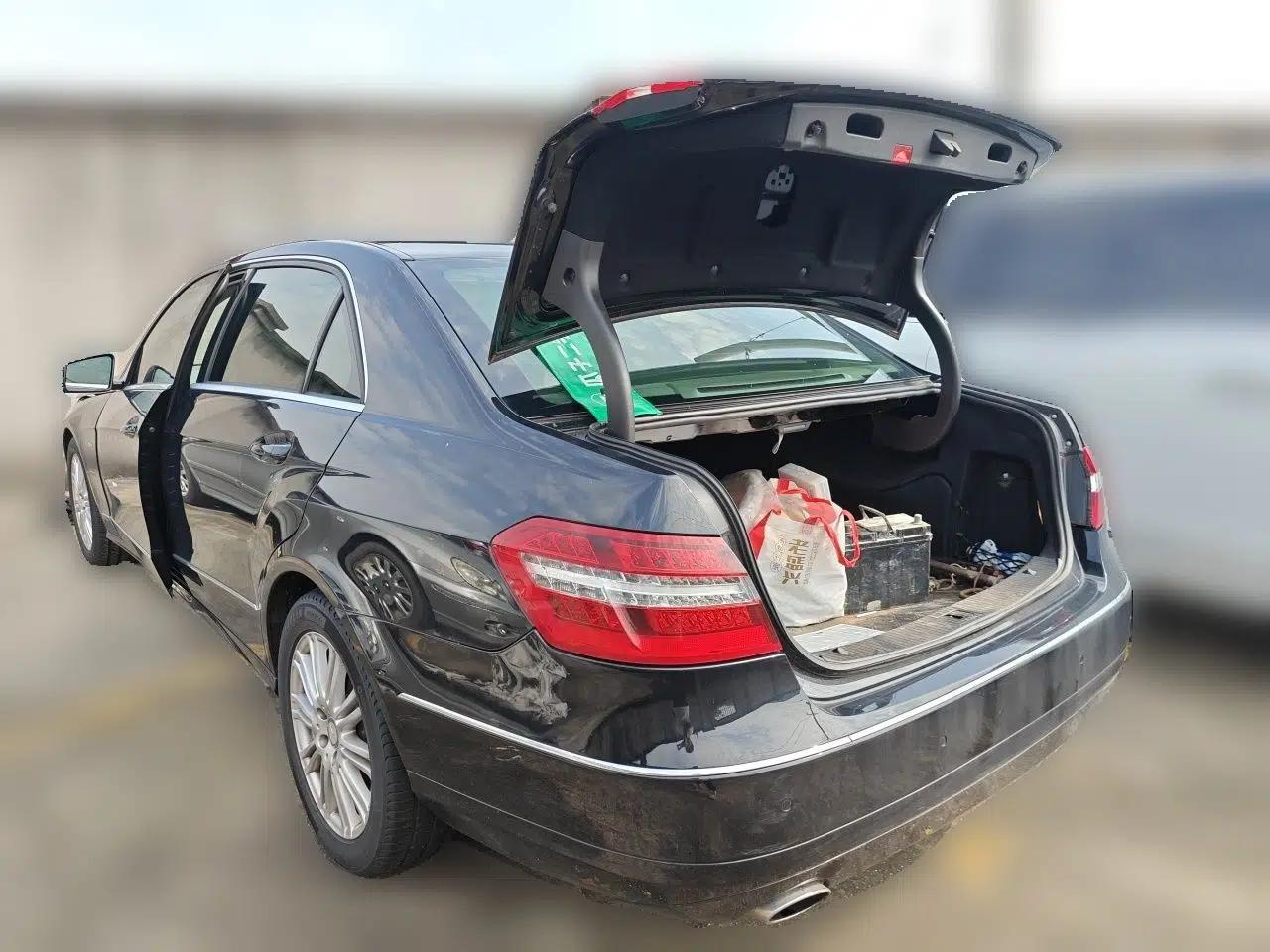 Mercedes-Benz E-Class 2011 E 200 L CGI Elegant Model — миниатюра 4