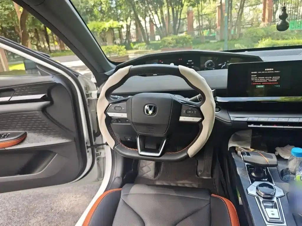 Changan UNI-V 2023 1.5T Premium Edition — миниатюра 3
