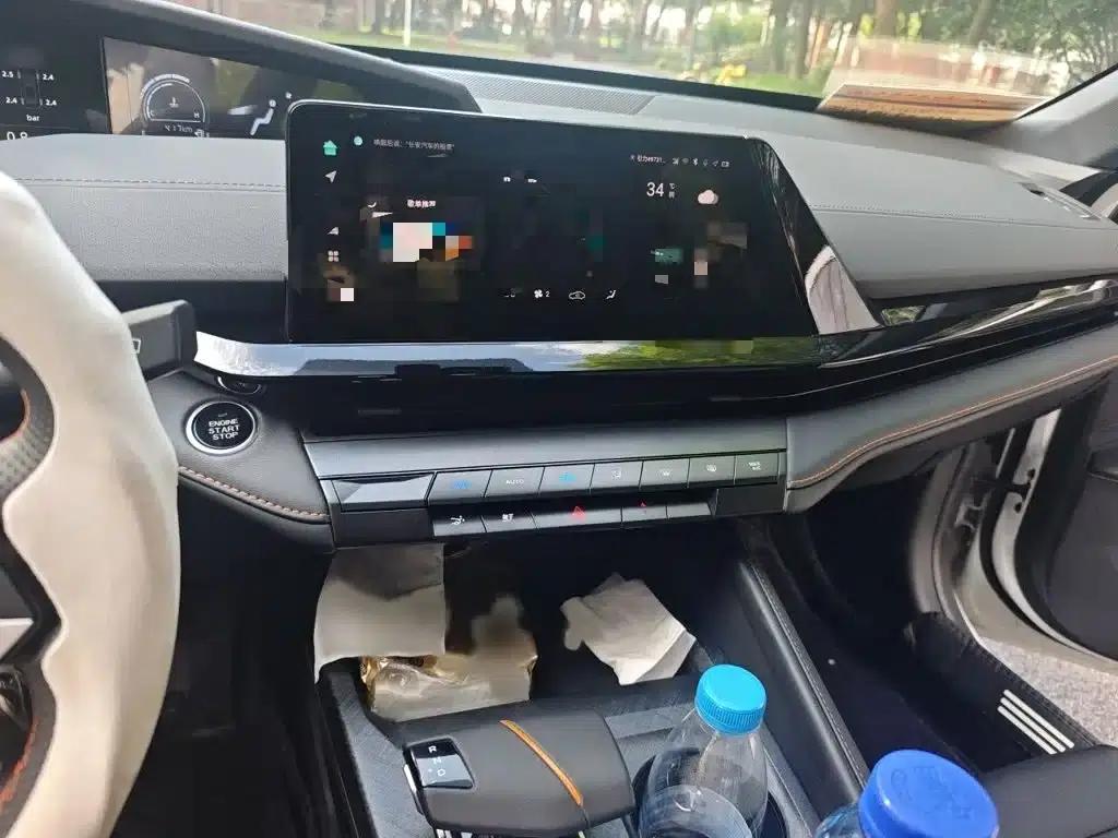 Changan UNI-V 2023 1.5T Premium Edition — миниатюра 6