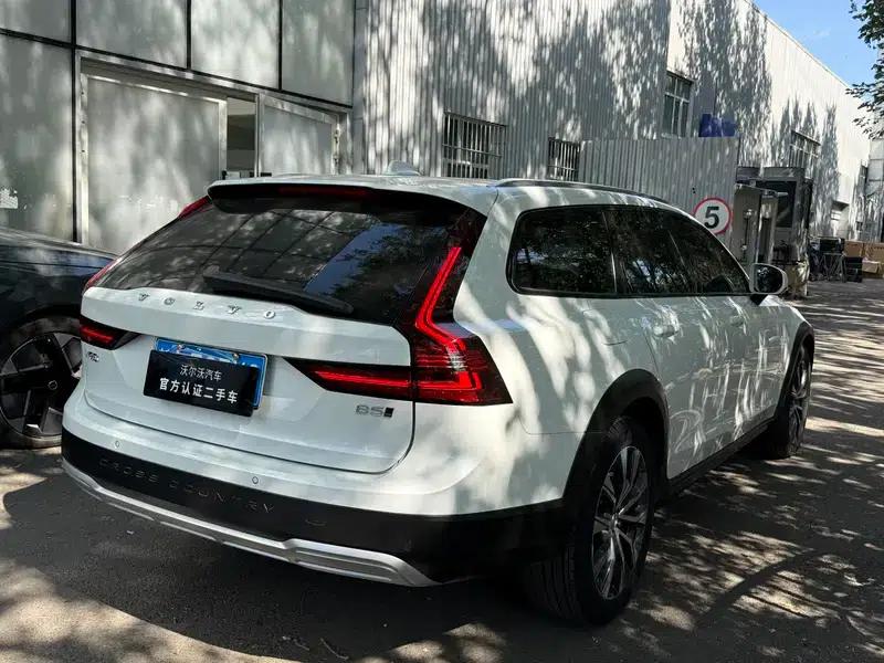 2025 Volvo V90 Cross Country B5 AWD Smart Edition — миниатюра 6