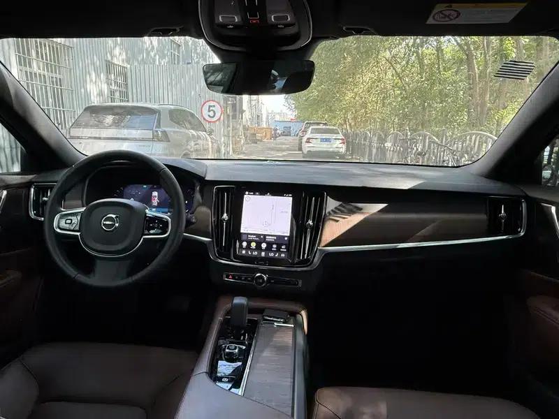 2025 Volvo V90 Cross Country B5 AWD Smart Edition — миниатюра 7