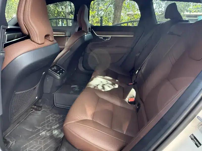 2025 Volvo V90 Cross Country B5 AWD Smart Edition — миниатюра 9