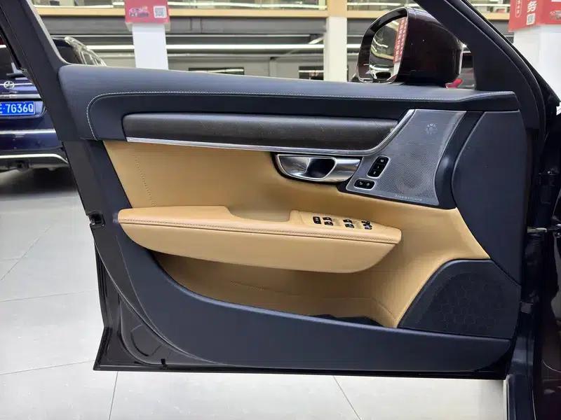 2017 Volvo V90 Cross Country T5 AWD Ultimate Edition — миниатюра 8
