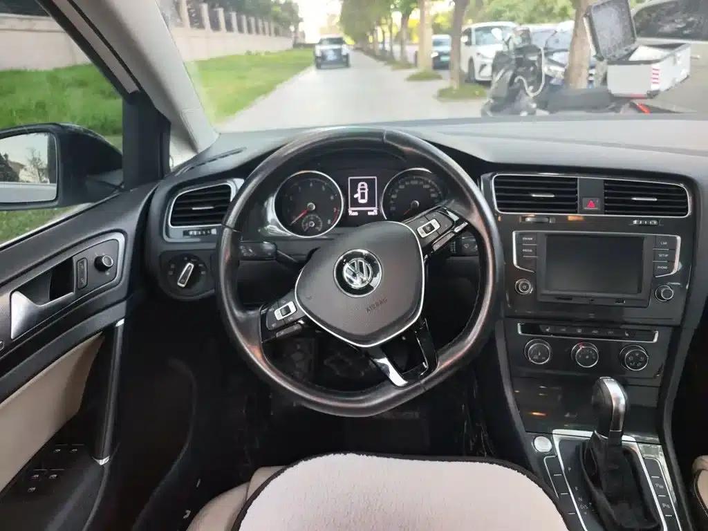 2017 Golf 230TSI Automatic Luxury Millionth Edition — миниатюра 6