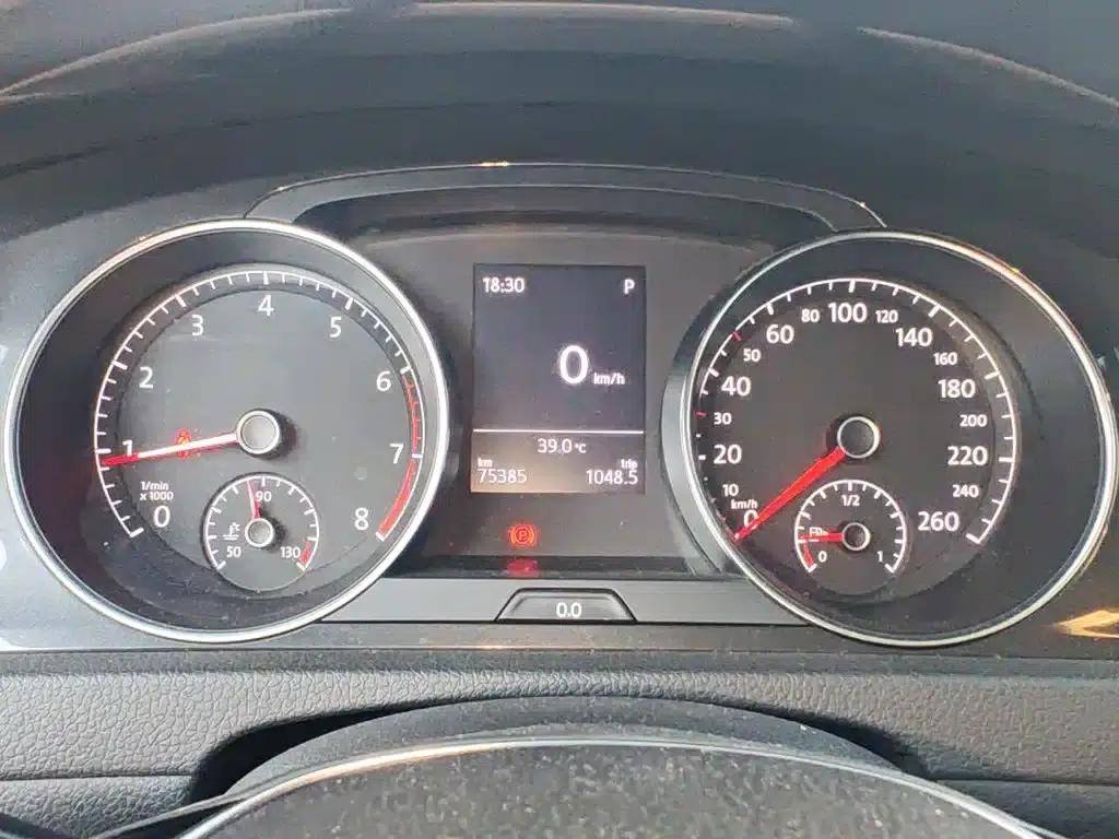2017 Golf 230TSI Automatic Luxury Millionth Edition — миниатюра 7