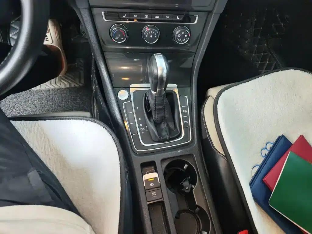 2017 Golf 230TSI Automatic Luxury Millionth Edition — миниатюра 10