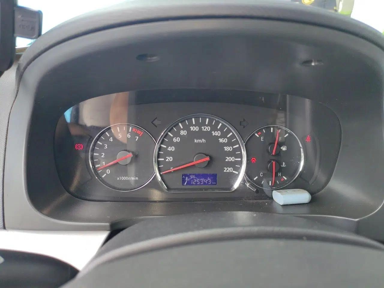 CHANGAN Alsvin V5 2012 1.5L Manual Dream Edition — миниатюра 11