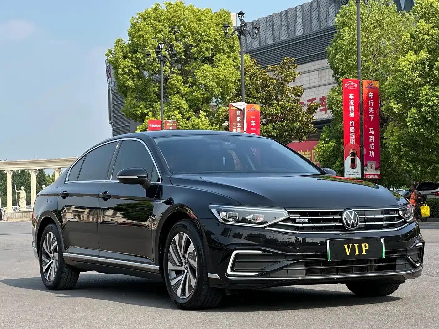 2022 Volkswagen Passat PHEV GTE Luxury Edition — миниатюра 3