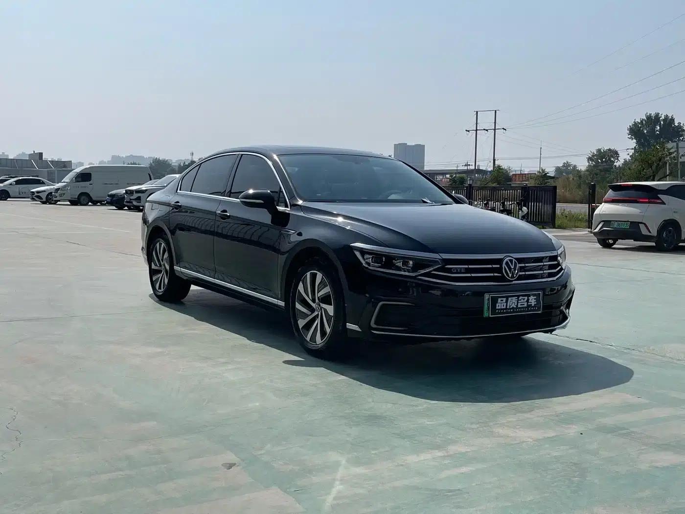 2022 Volkswagen Passat PHEV GTE Luxury Edition — миниатюра 3