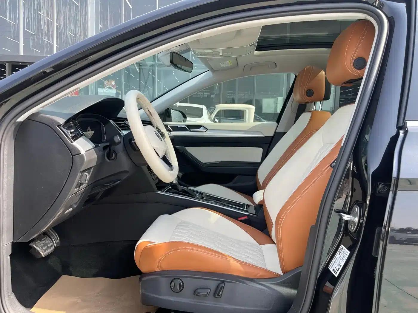 2022 Volkswagen Passat PHEV GTE Luxury Edition — миниатюра 4