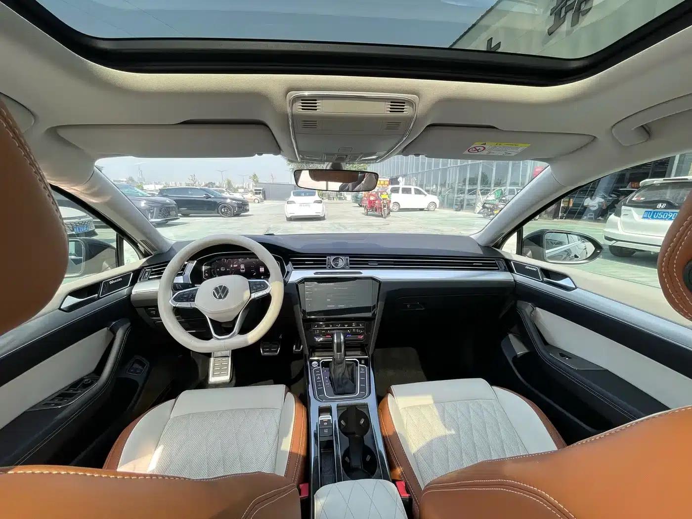 2022 Volkswagen Passat PHEV GTE Luxury Edition — миниатюра 5