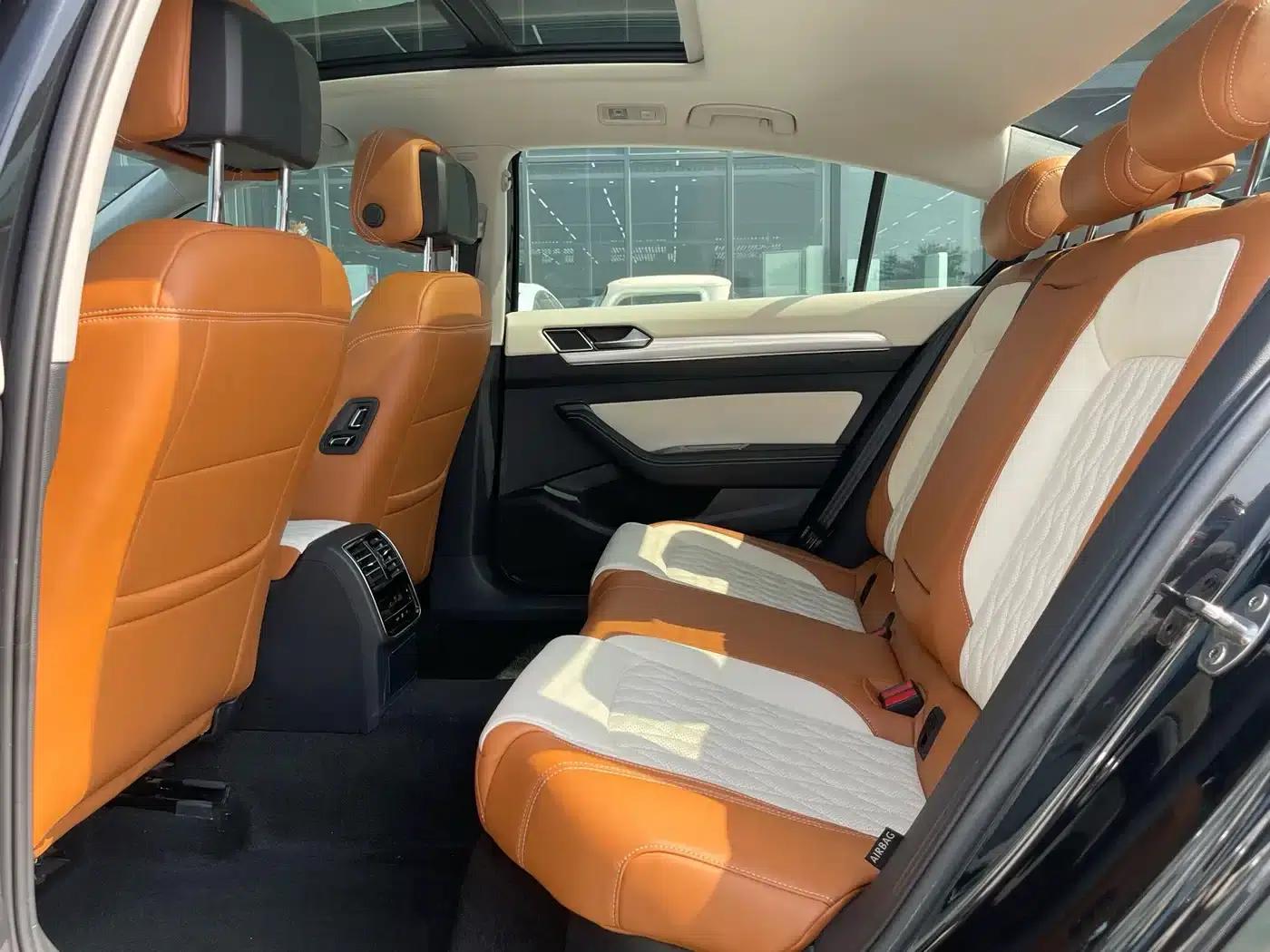 2022 Volkswagen Passat PHEV GTE Luxury Edition — миниатюра 6