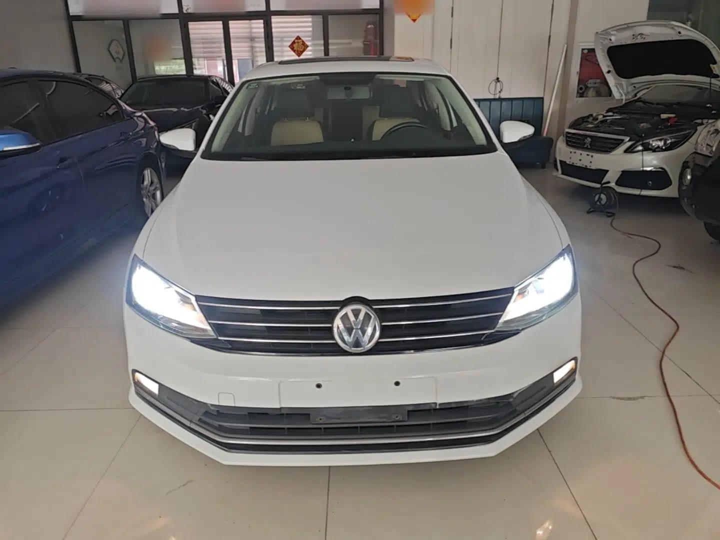 Volkswagen Sagitar 2016 230TSI 25th Anniversary Edition — миниатюра 2