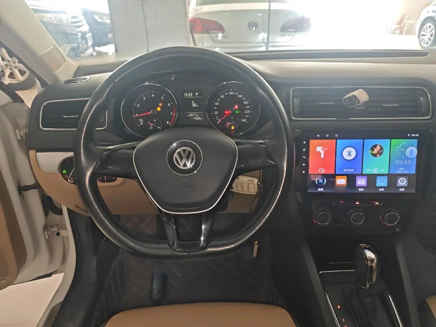 Volkswagen Sagitar 2016 230TSI 25th Anniversary Edition — миниатюра 13