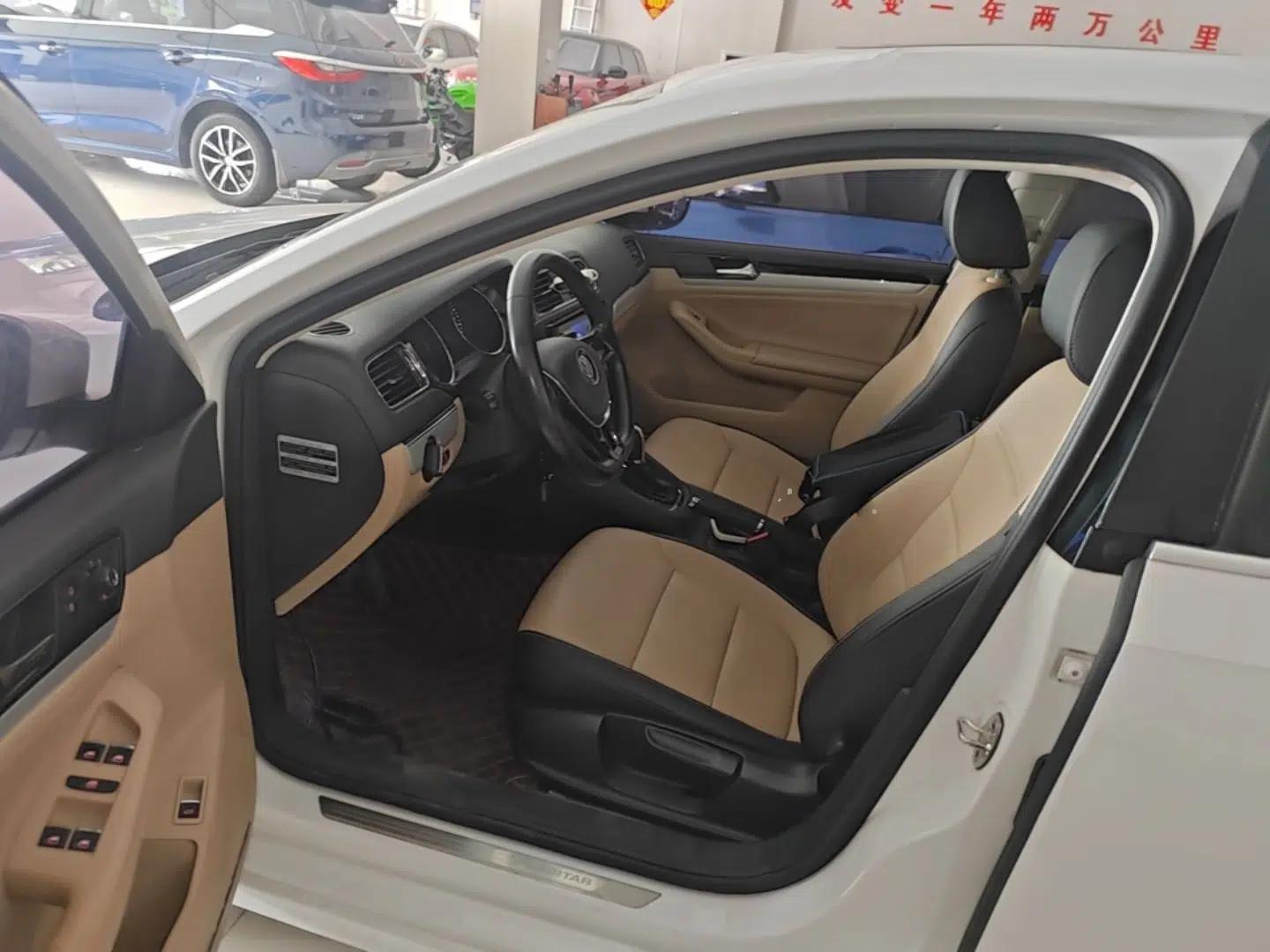 Volkswagen Sagitar 2016 230TSI 25th Anniversary Edition — миниатюра 17