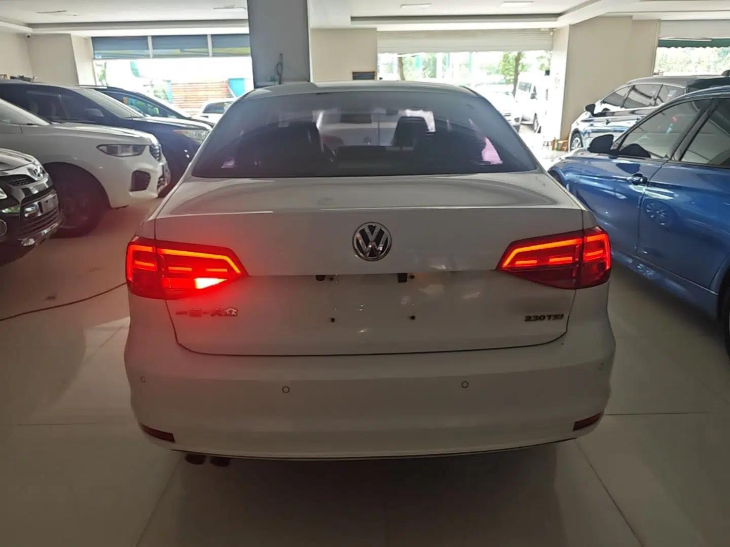 Volkswagen Sagitar 2016 230TSI 25th Anniversary Edition — миниатюра 5