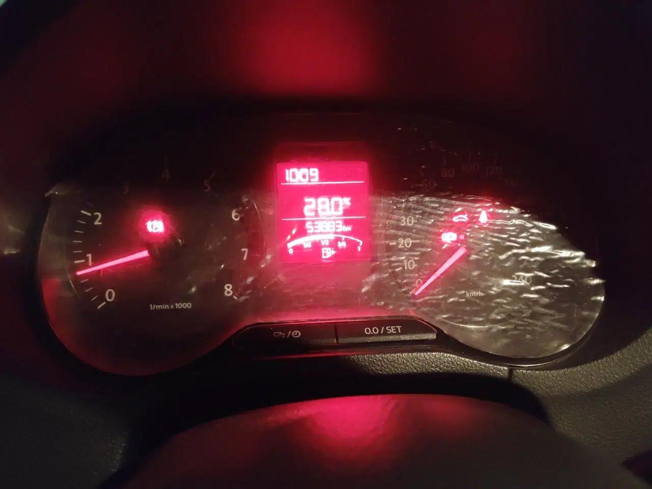 Volkswagen Polo 2013 1.4L Manual Fashion Edition — миниатюра 11