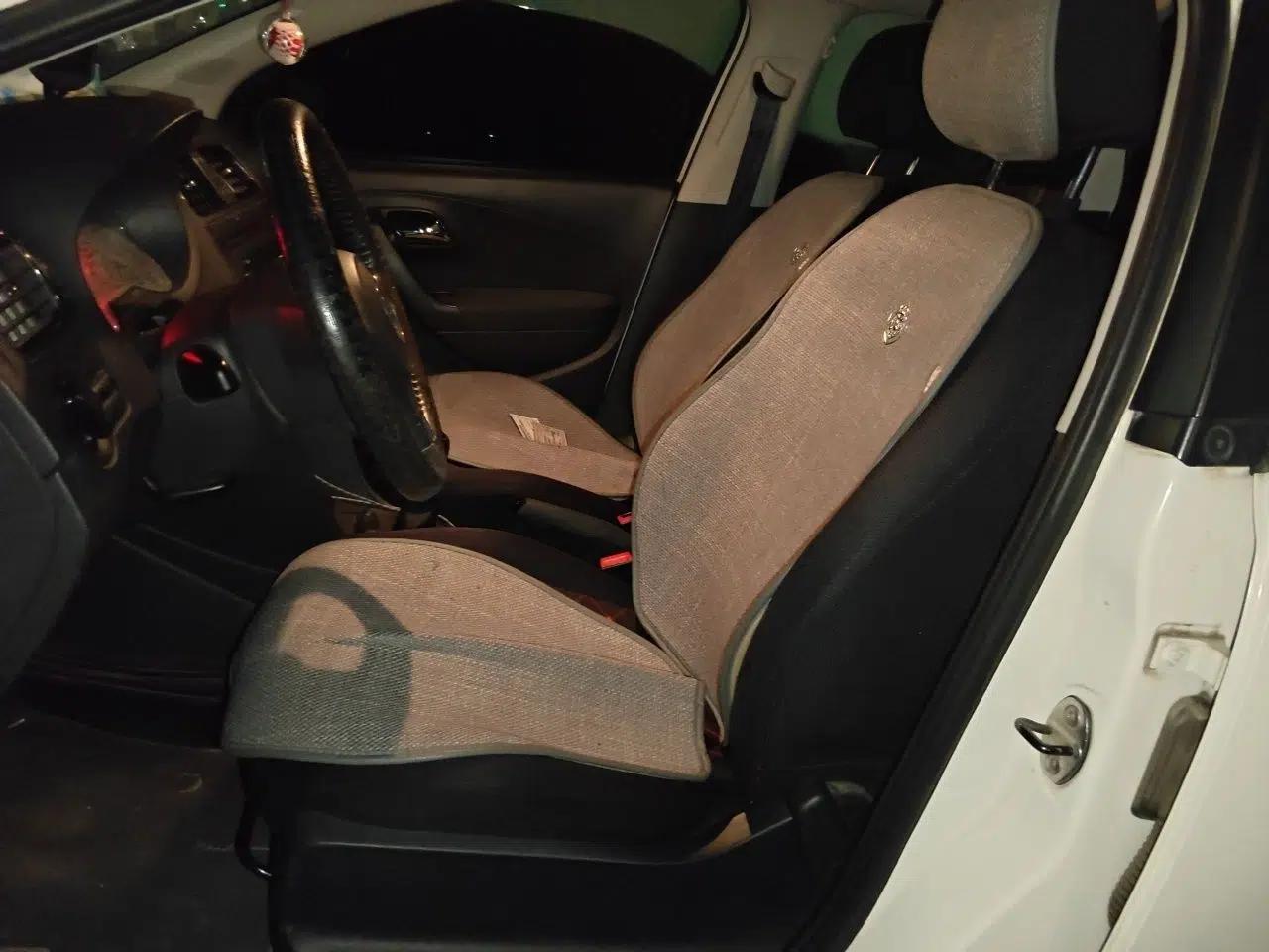 Volkswagen Polo 2013 1.4L Manual Fashion Edition — миниатюра 15