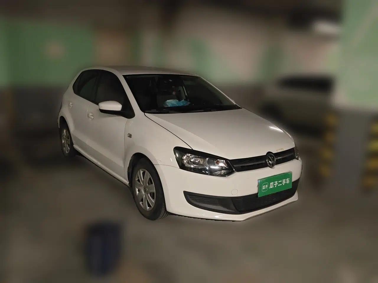 Volkswagen Polo 2013 1.4L Manual Fashion Edition — миниатюра 3