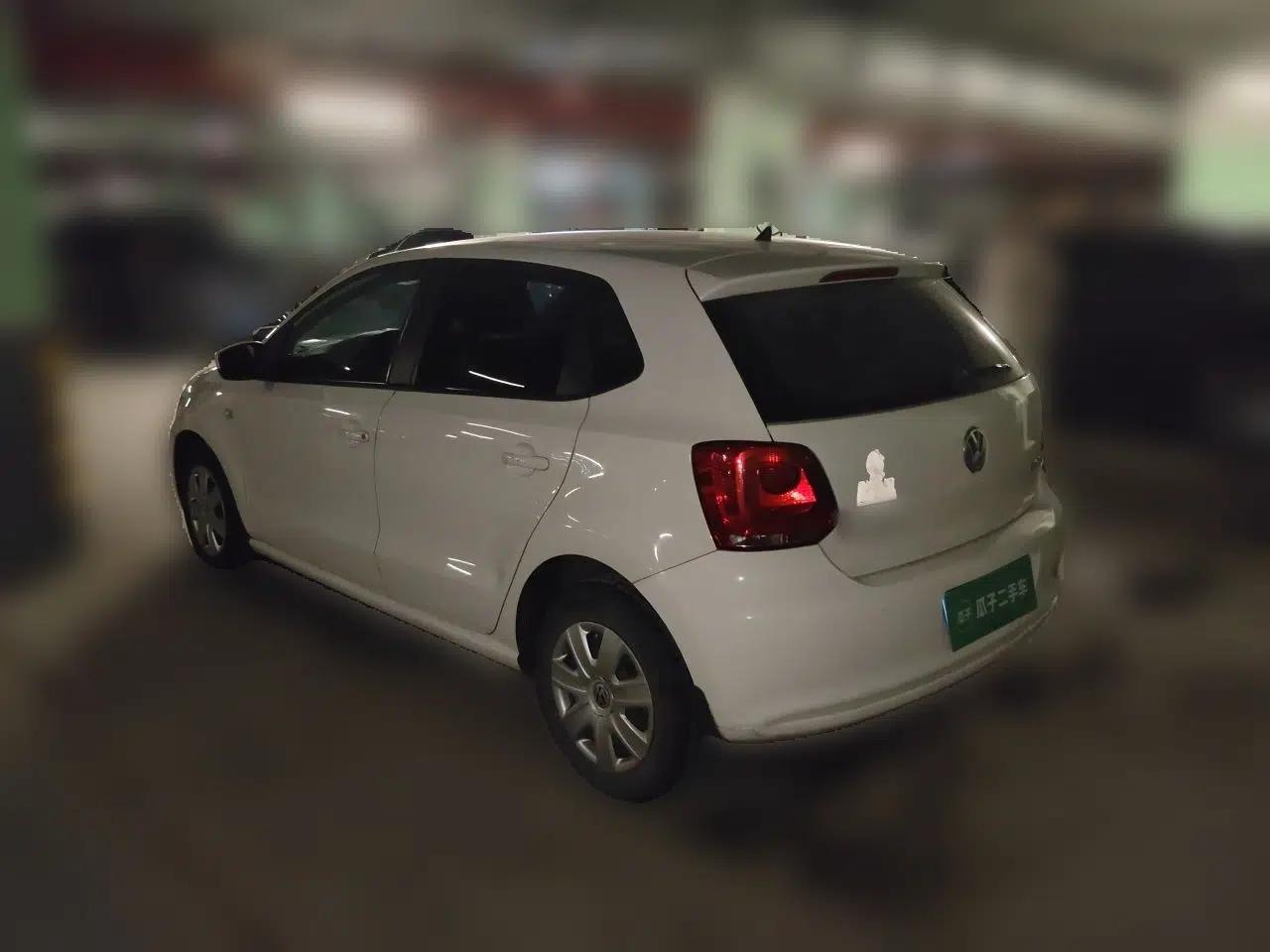 Volkswagen Polo 2013 1.4L Manual Fashion Edition — миниатюра 4