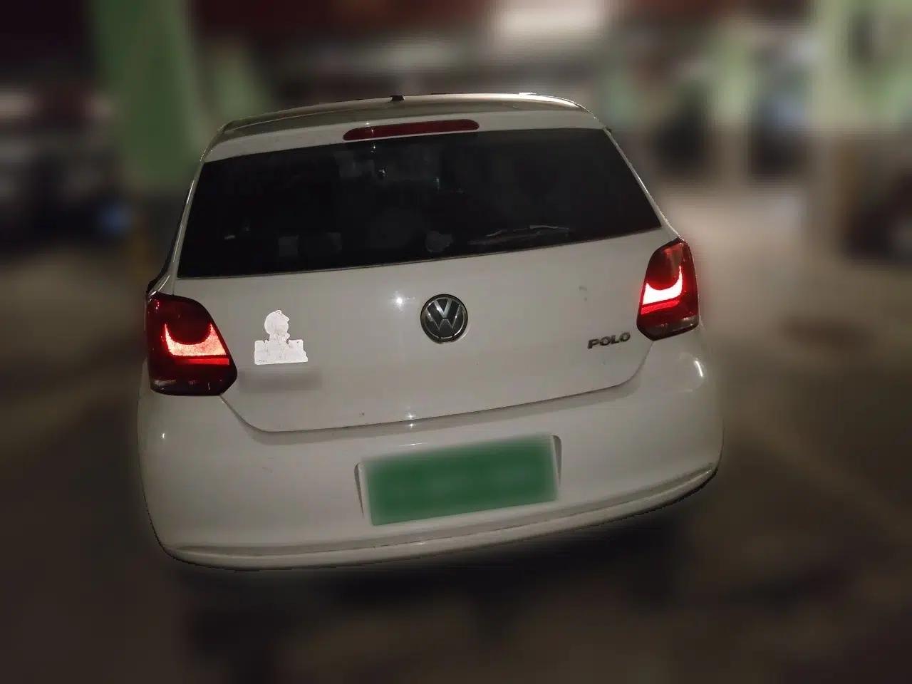 Volkswagen Polo 2013 1.4L Manual Fashion Edition — миниатюра 5