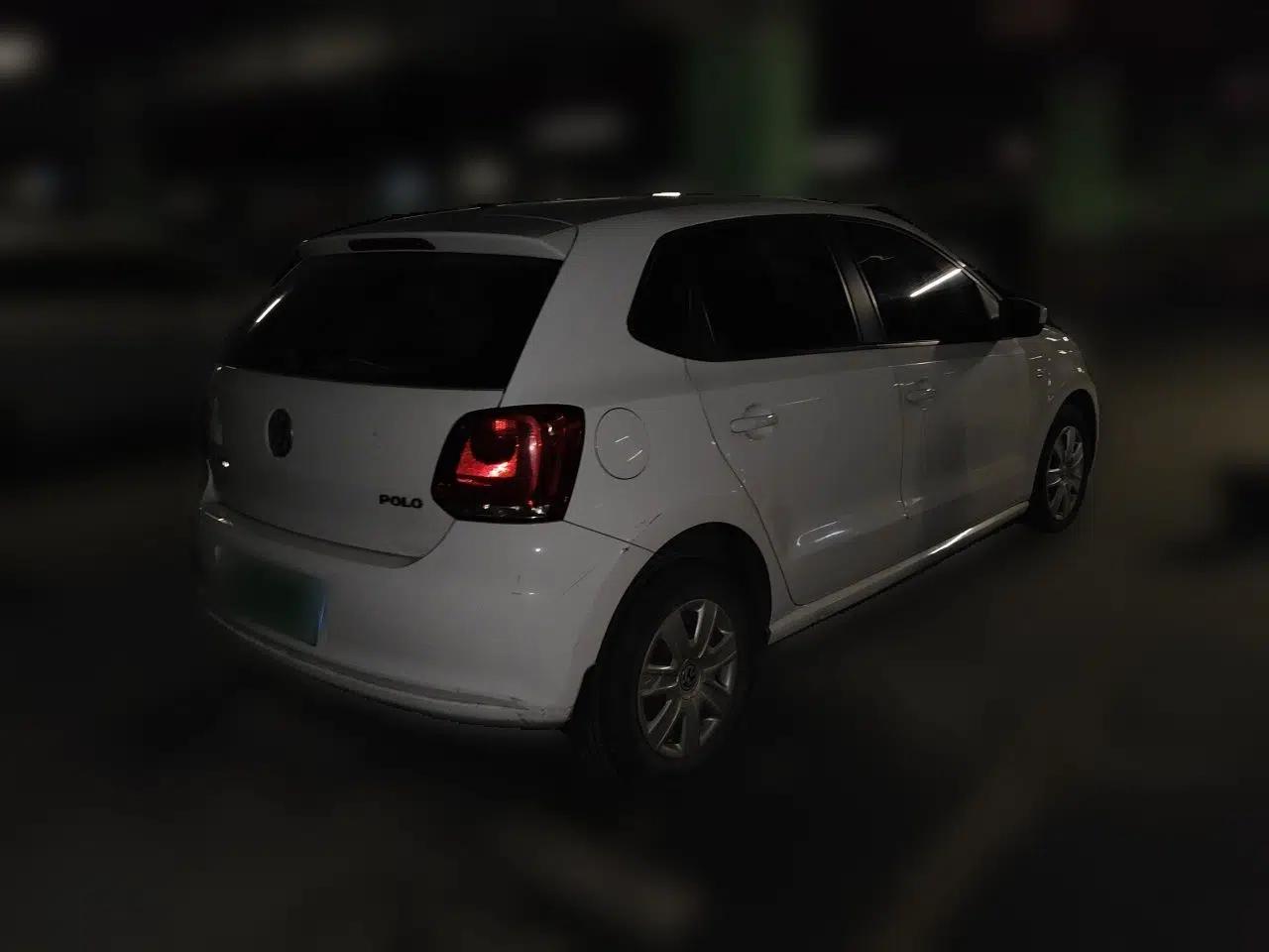Volkswagen Polo 2013 1.4L Manual Fashion Edition — миниатюра 6