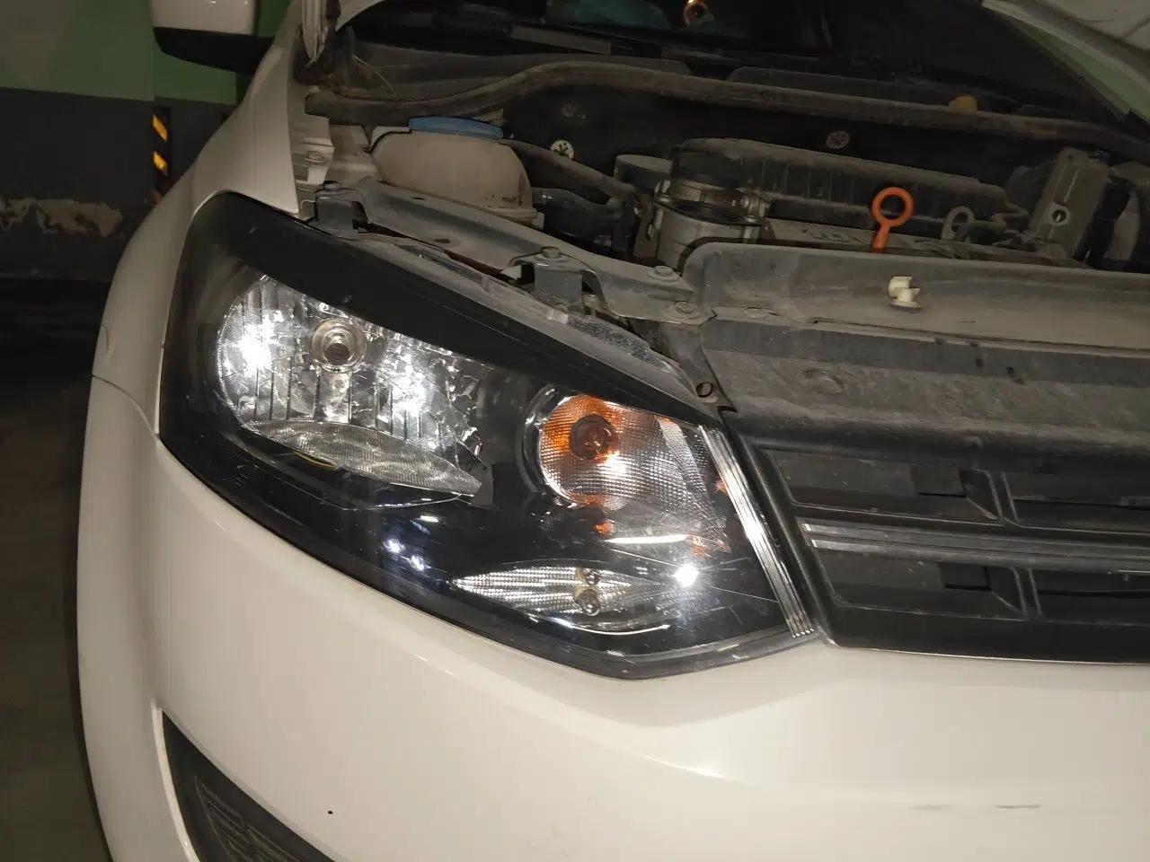 Volkswagen Polo 2013 1.4L Manual Fashion Edition — миниатюра 7