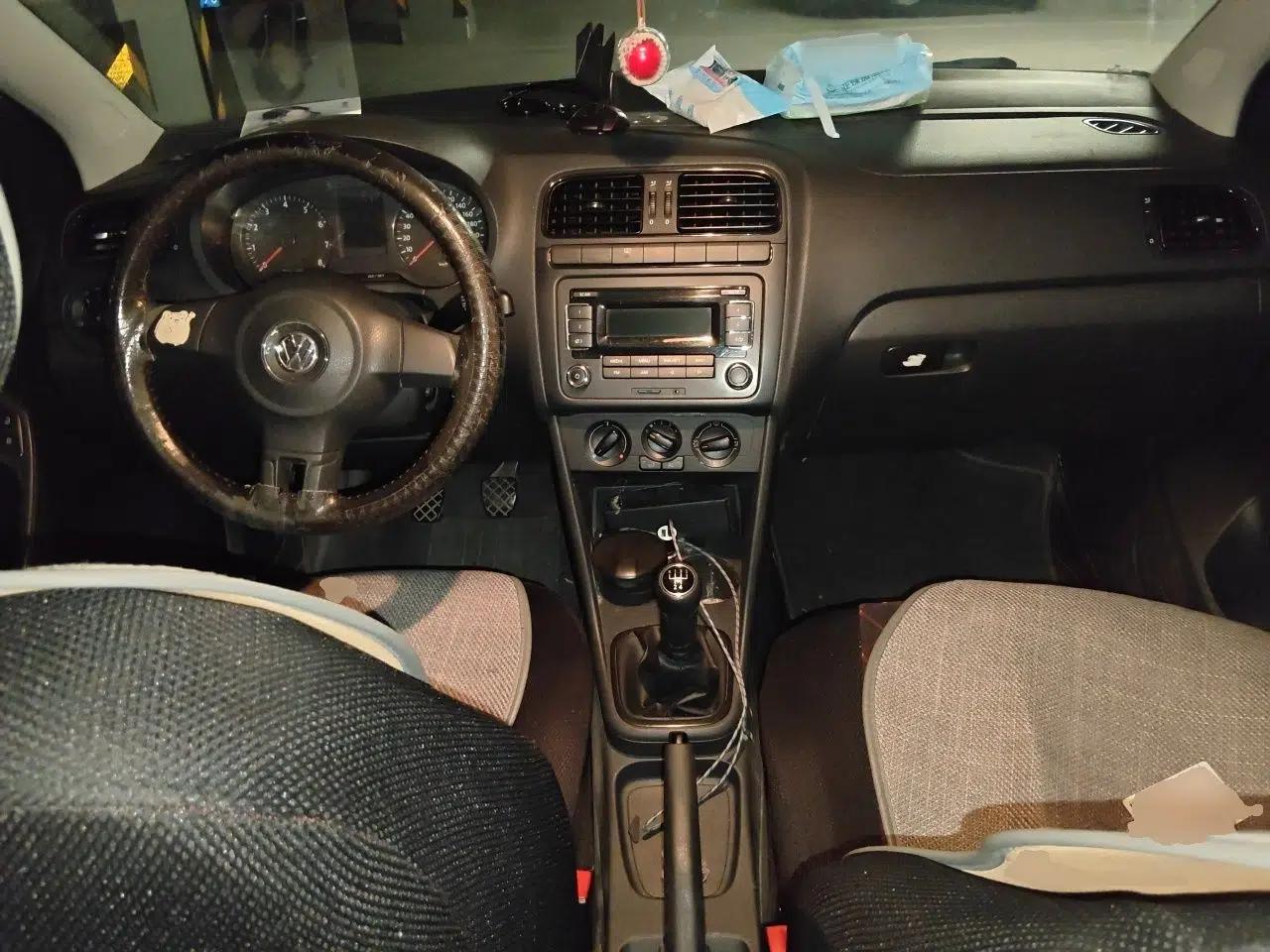 Volkswagen Polo 2013 1.4L Manual Fashion Edition — миниатюра 9