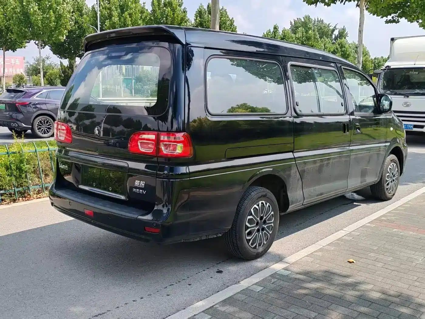 Lingzhi New Energy 2025 Model, 110km Range Extended, Basic 5-Seater — миниатюра 4