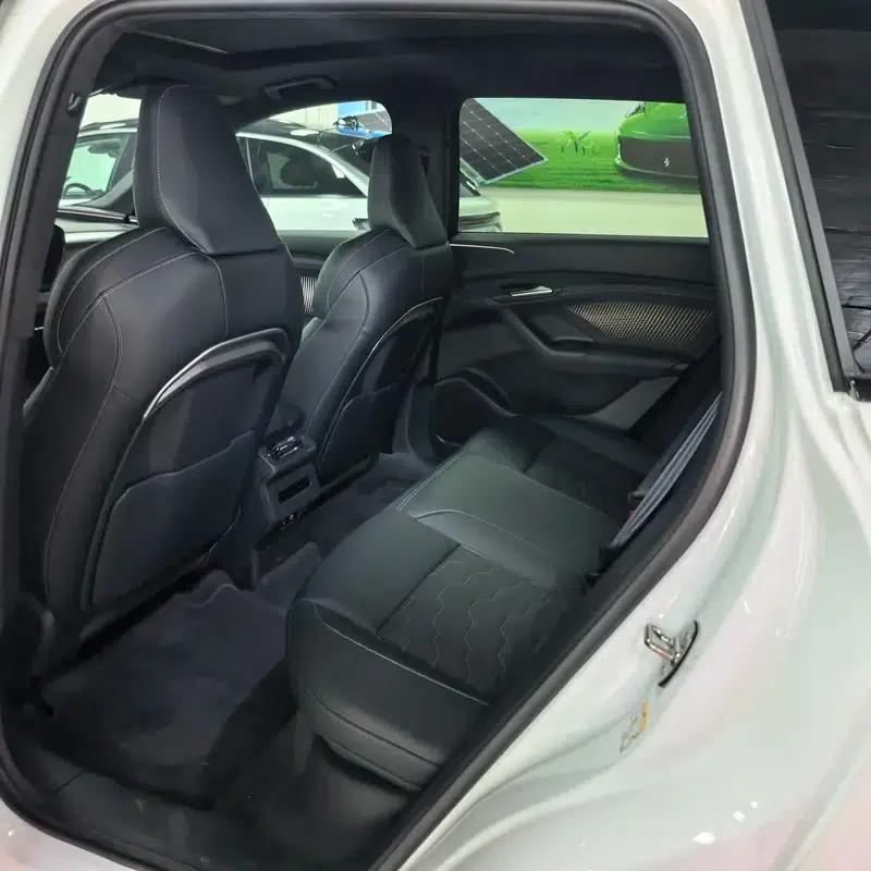 Audi Q6L e-tron 2026 First Edition — миниатюра 10