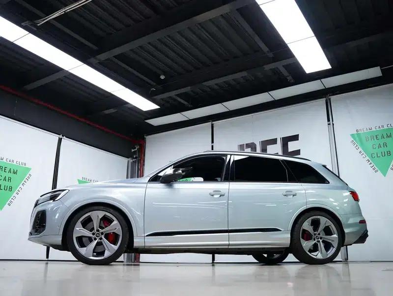 Audi SQ7 2024 4.0 TFSI Dark Knight Edition — миниатюра 4