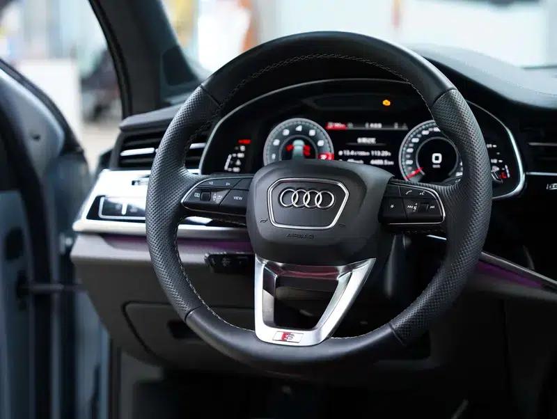 Audi SQ7 2024 4.0 TFSI Dark Knight Edition — миниатюра 31
