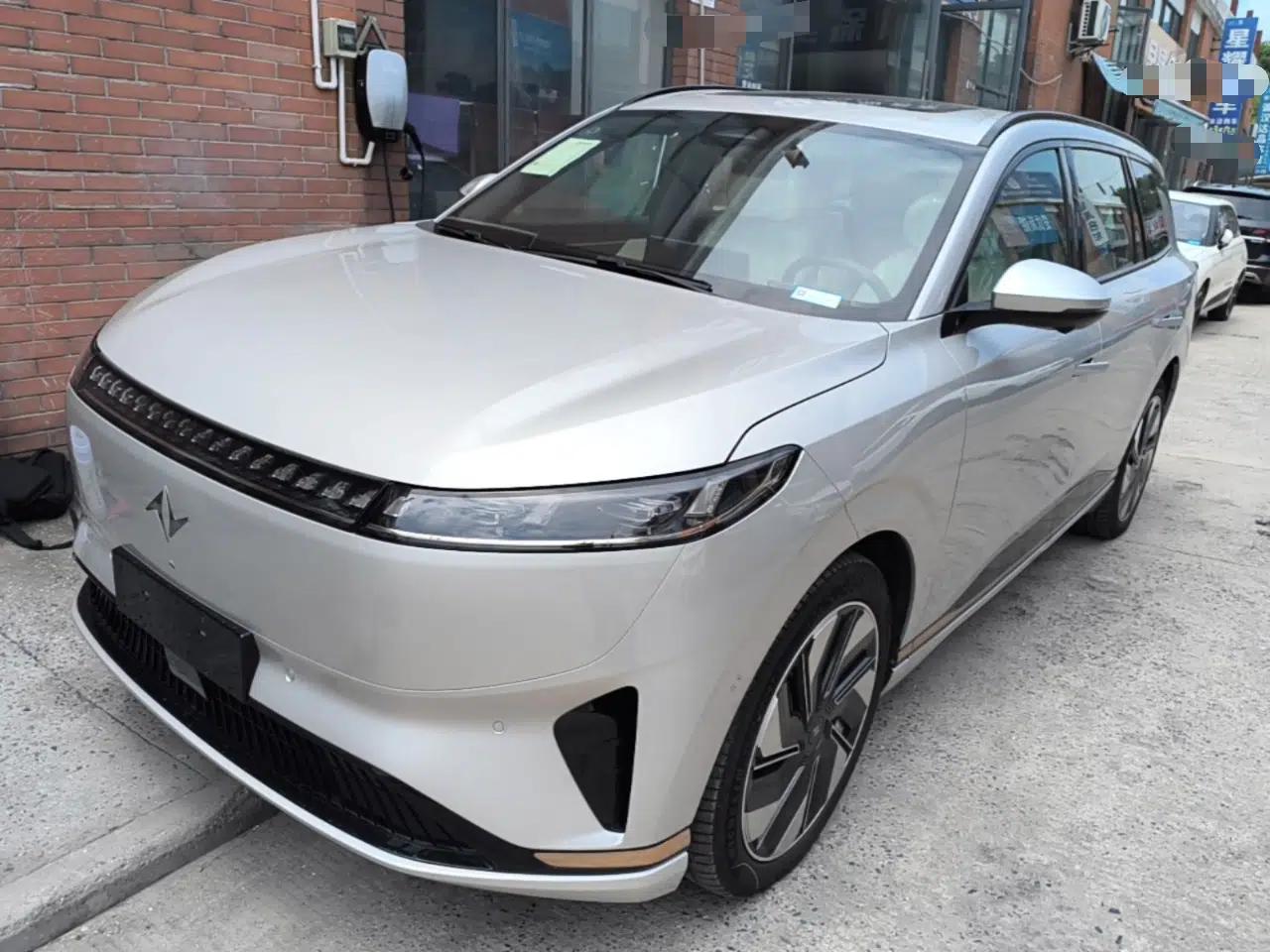 Dongfeng eπ eπ008 2025 210 Ultra Range-Extended Version 5 Seats — миниатюра 1