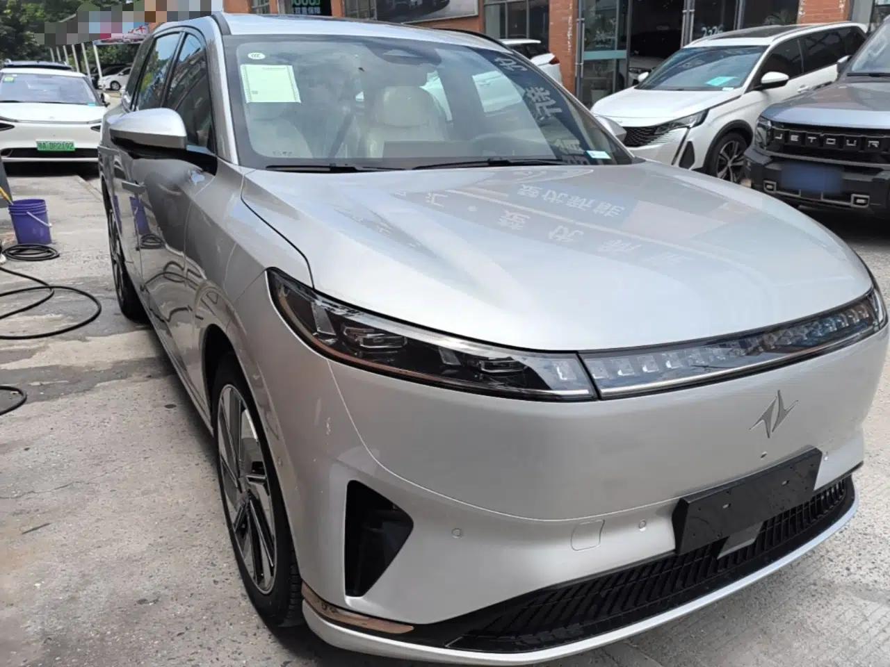 Dongfeng eπ eπ008 2025 210 Ultra Range-Extended Version 5 Seats — миниатюра 12