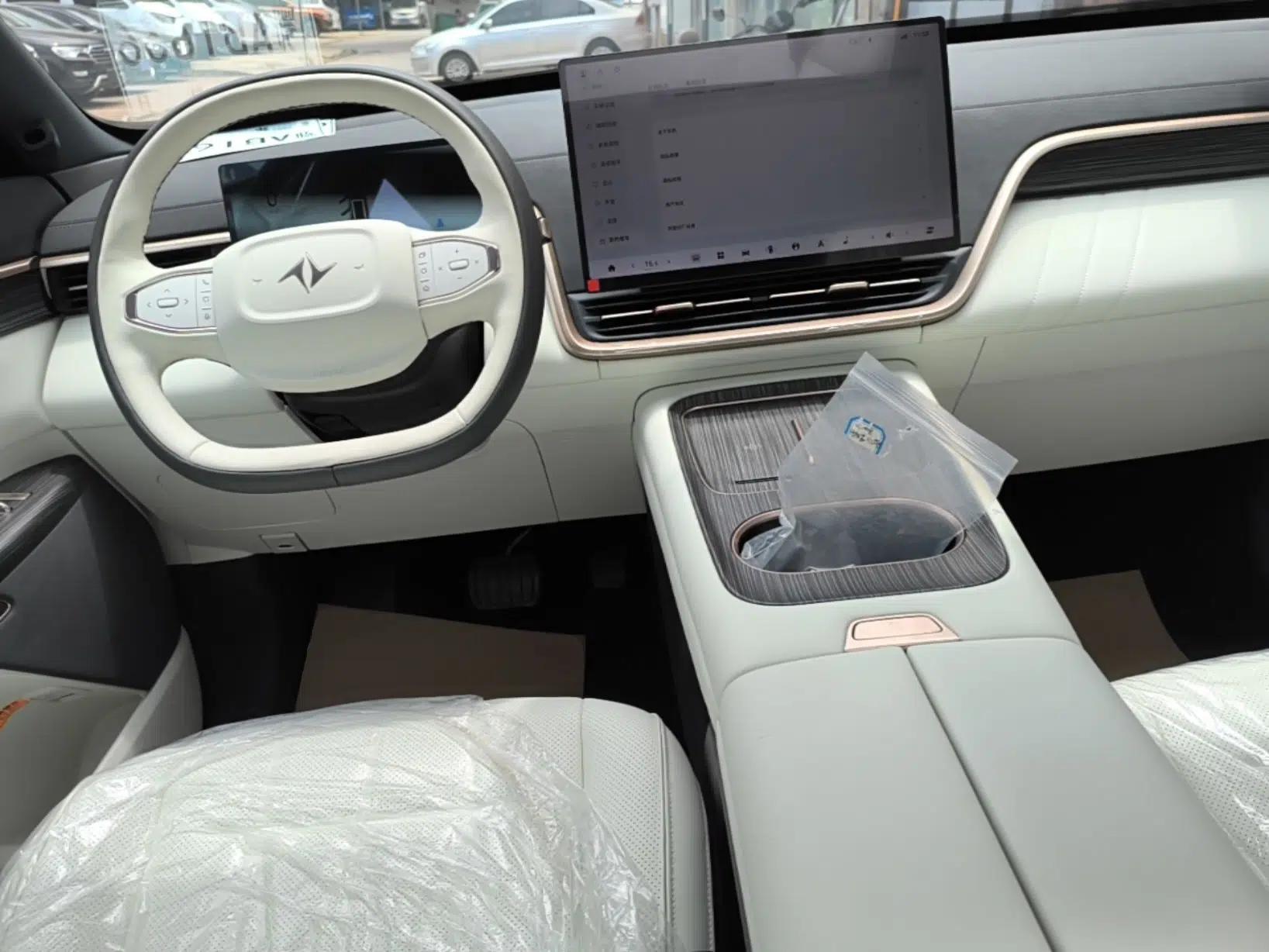 Dongfeng eπ eπ008 2025 210 Ultra Range-Extended Version 5 Seats — миниатюра 17