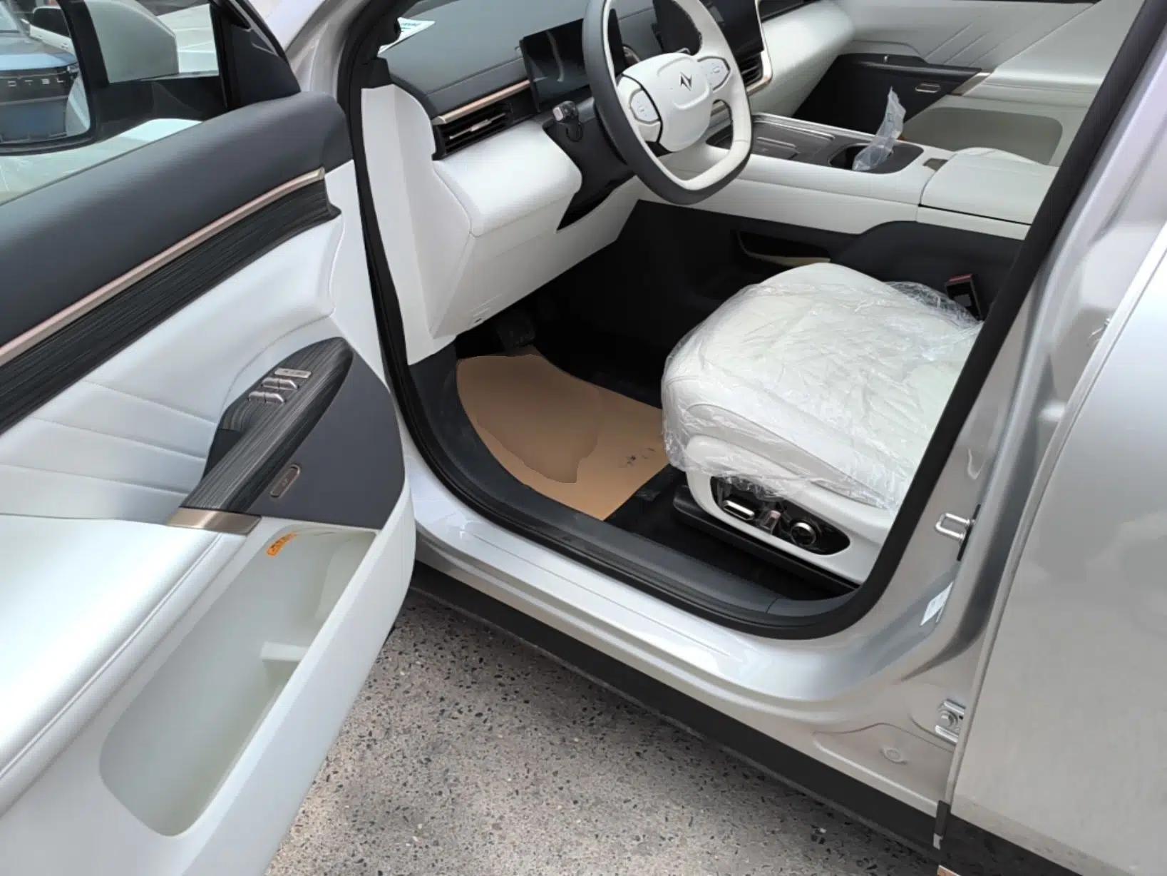 Dongfeng eπ eπ008 2025 210 Ultra Range-Extended Version 5 Seats — миниатюра 23