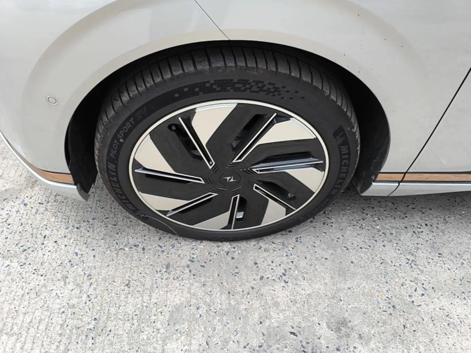 Dongfeng eπ eπ008 2025 210 Ultra Range-Extended Version 5 Seats — миниатюра 10
